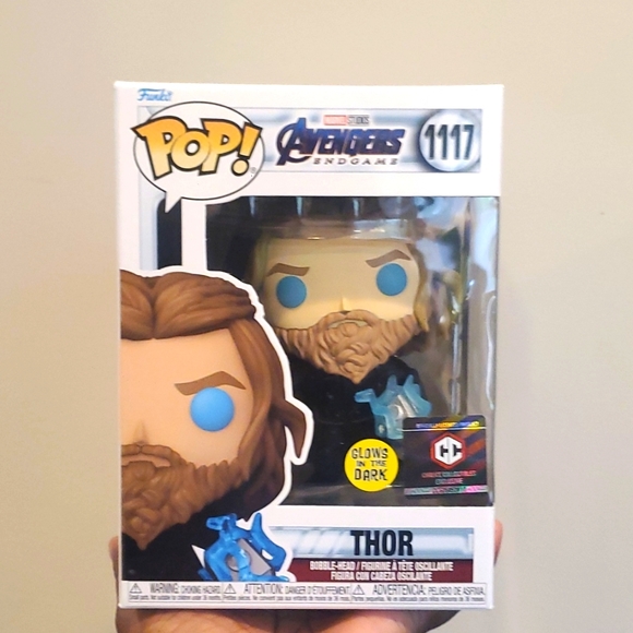💙 Marvel Avengers THOR with Mjolnir Funko Pop #1117 Glow in the Dark - Picture 1 of 7